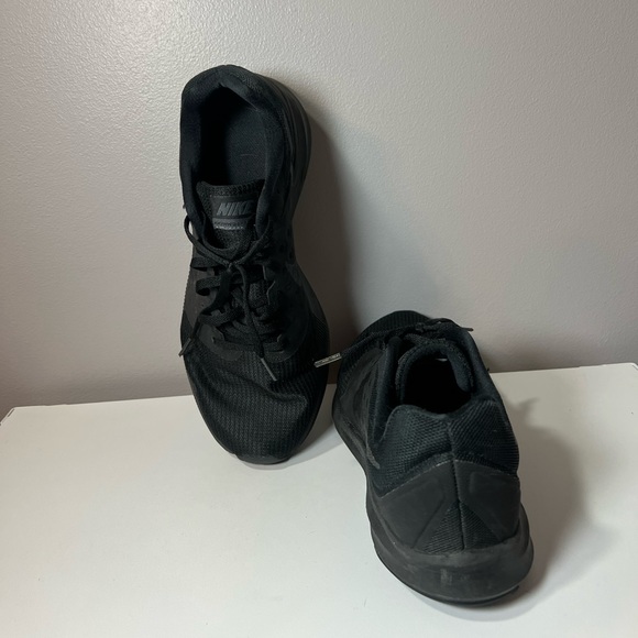 All black Nike Downshifter woman’s tennis shoes size 11 - Picture 5 of 7